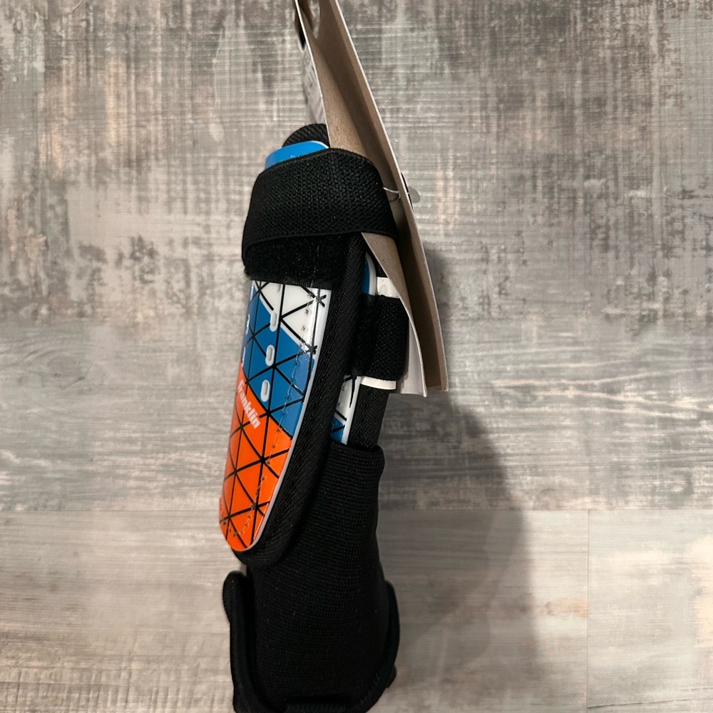 Brand new kids x-small Franklin shin guards for soccer - Picture 3 of 4